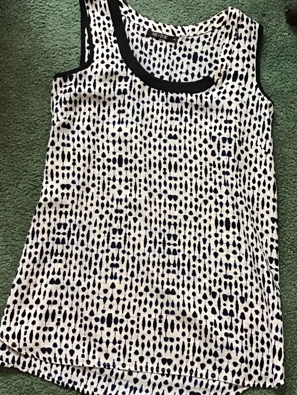 Nic+Zoe Black and White Sleeveless Printed Tank